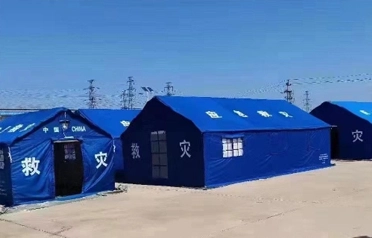 Tangshan Pengcheng Outdoor ka qenë thellësisht i përfshirë në standardizimin e proceseve të tendës së ndihmës ndaj fatkeqësive, duke ndërtuar një linjë të fortë mbrojtëse cilësore për furnizimet emergjente.